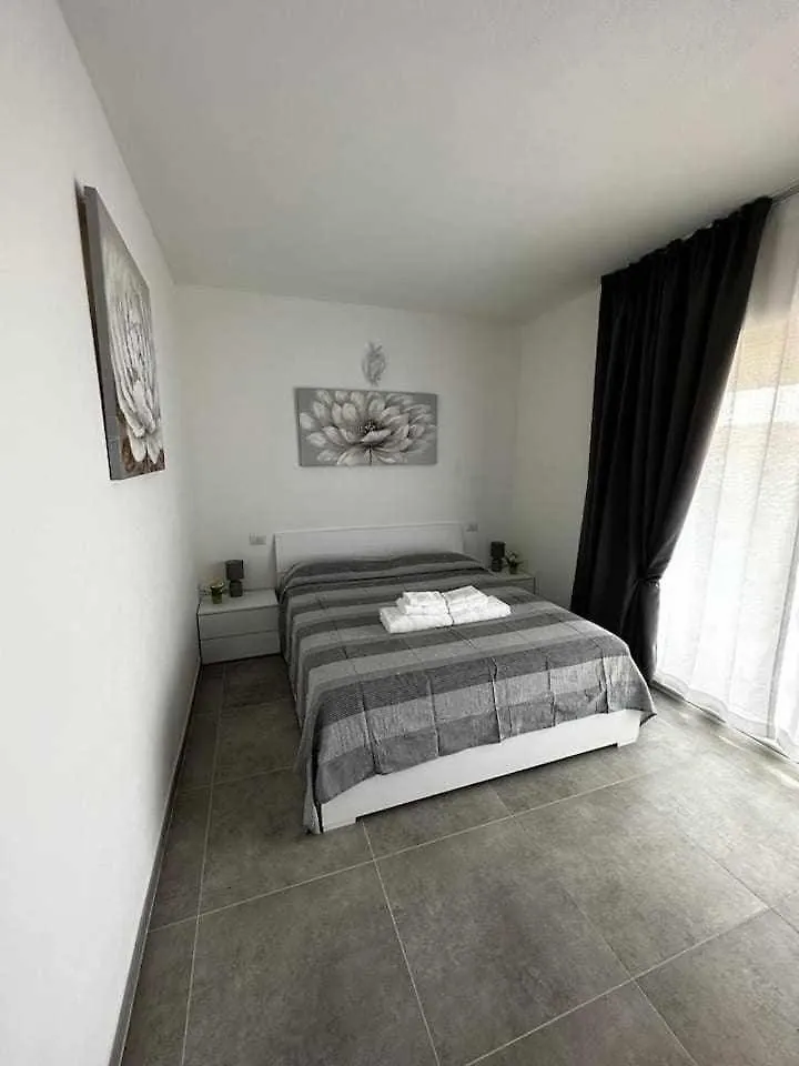 La Residenza Del Re Bed & Breakfast Palau 0*,  Italy
